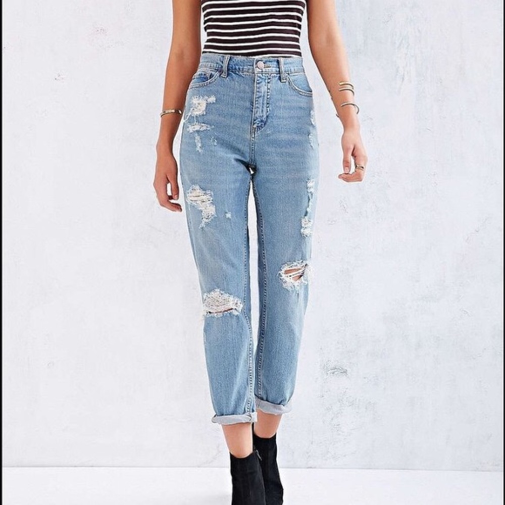 BDG Mom Jeans distressed